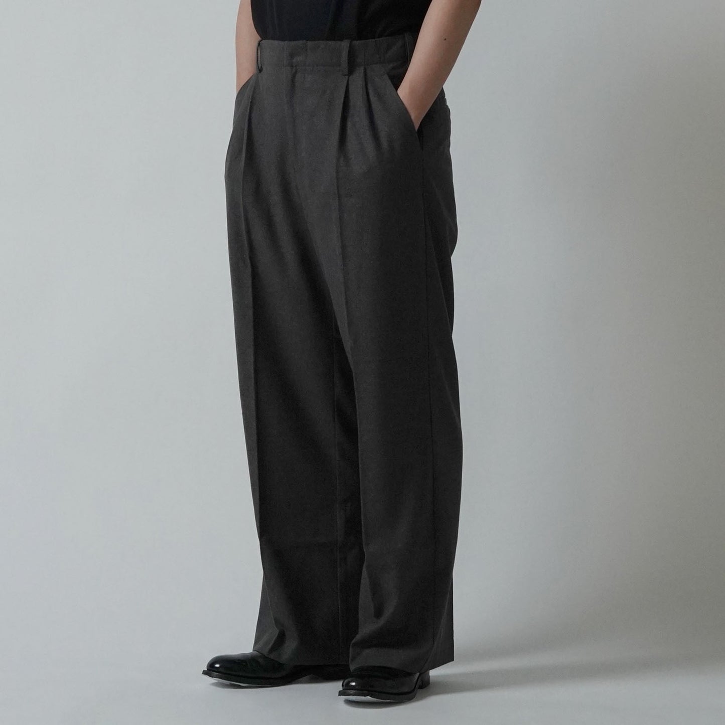 【SALE】24FW T/R TUCK WIDE SLACKS