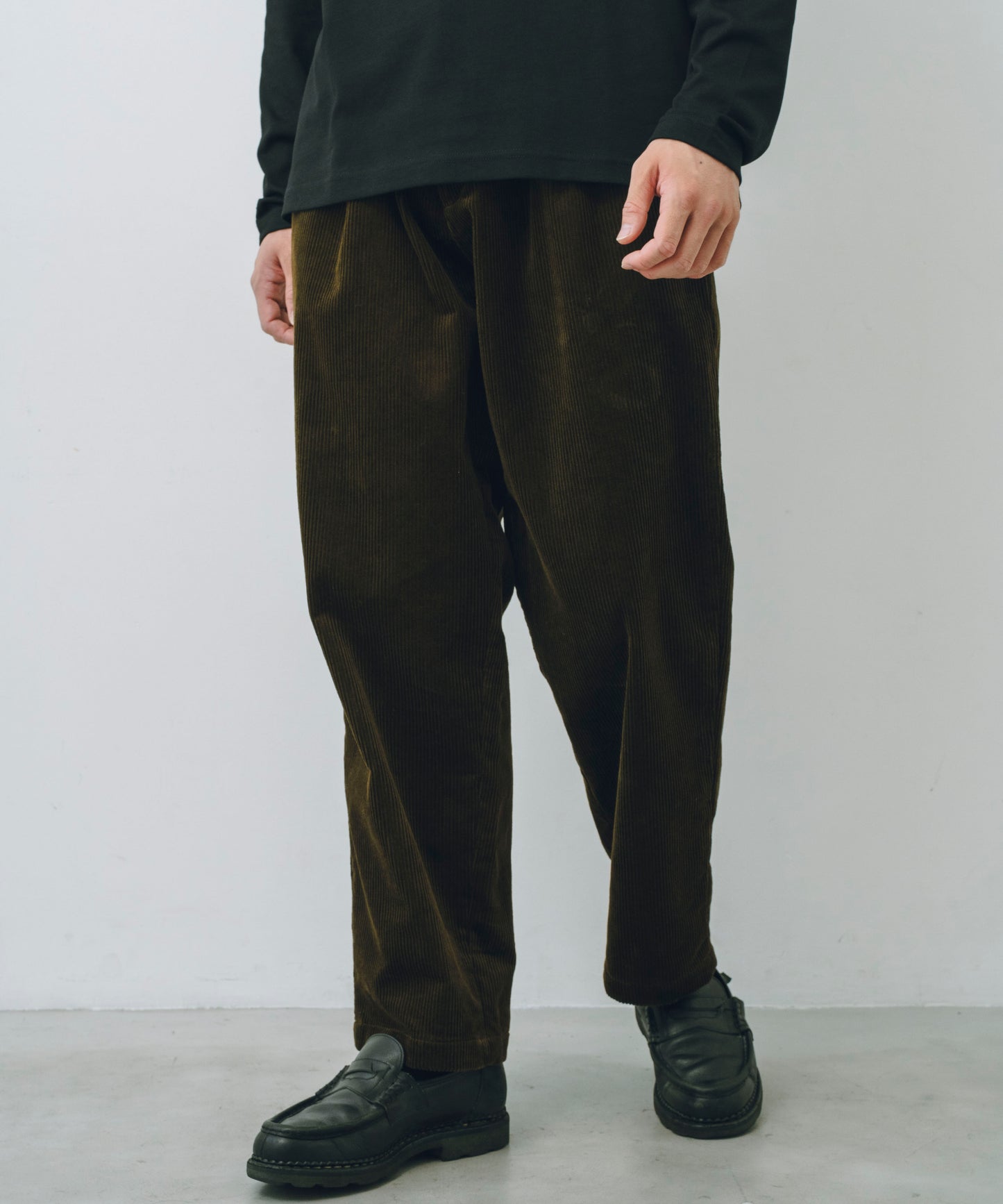 Corduroy Tuck Wide Tapered Pants