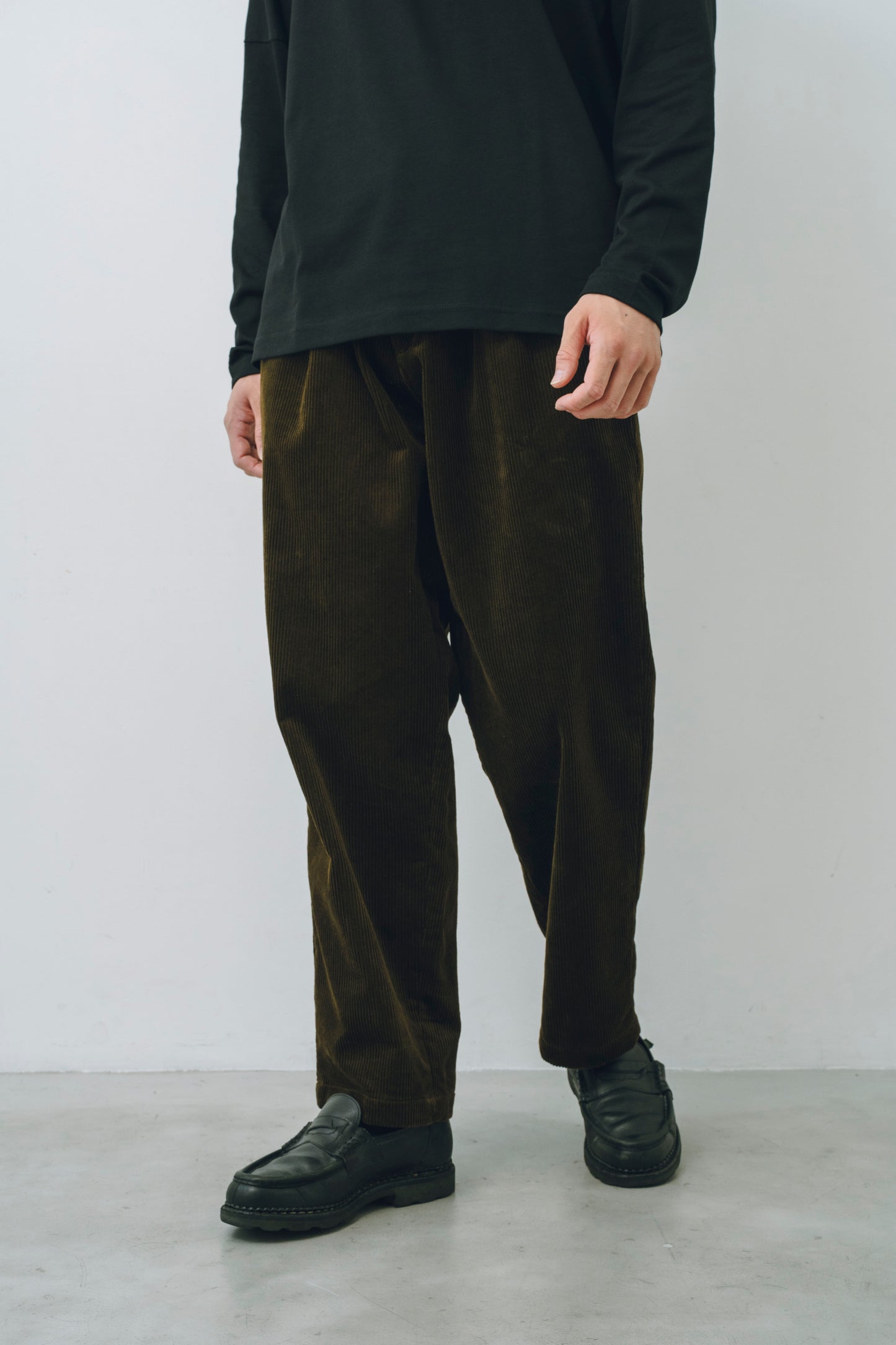 Corduroy Tuck Wide Tapered Pants