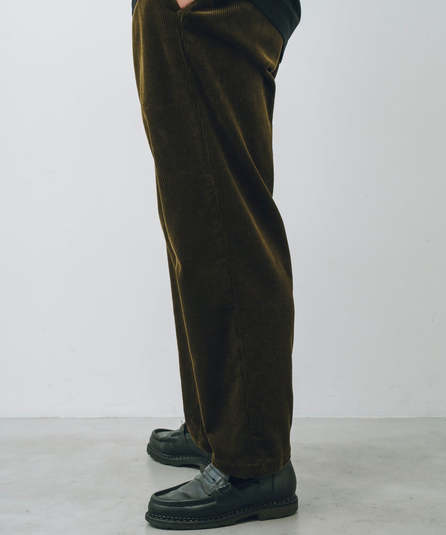 Corduroy Tuck Wide Tapered Pants