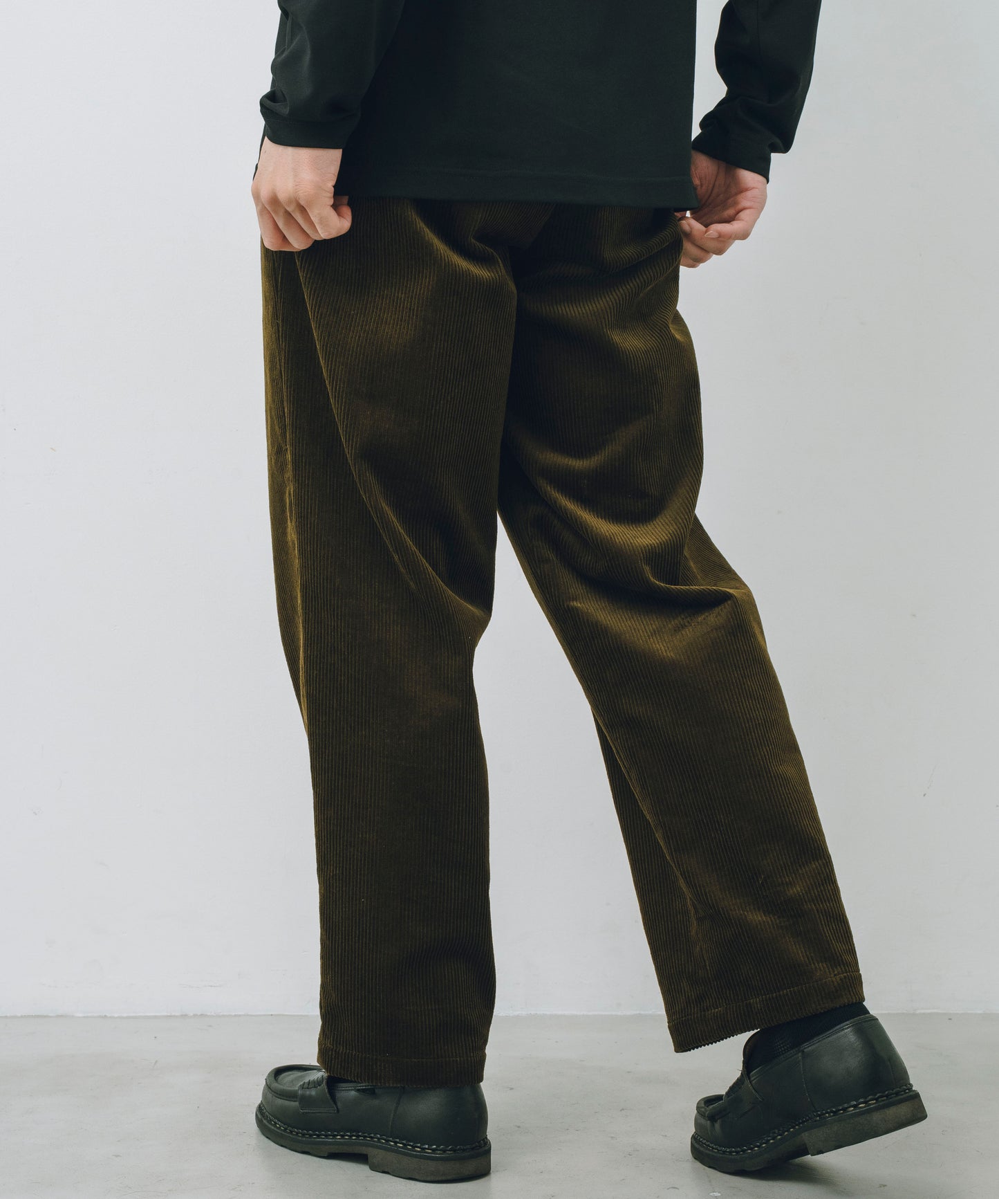 Corduroy Tuck Wide Tapered Pants